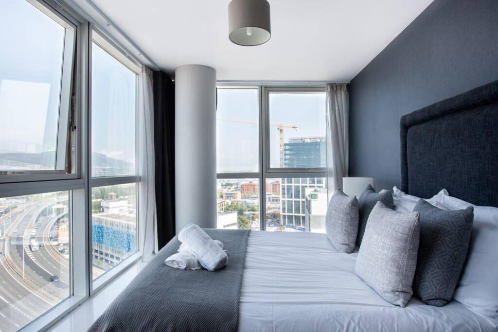Titanic & City Views, Ultra Luxury City Parking Μπέλφαστ Εξωτερικό φωτογραφία